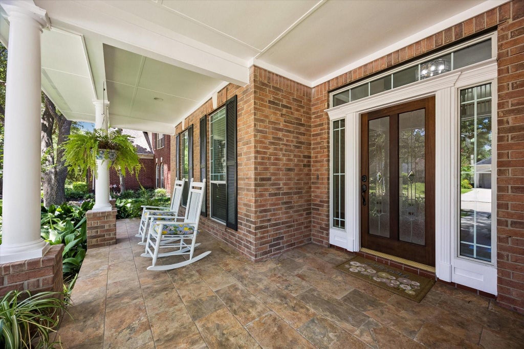 Photo of 7535 Guinevere Drive, Sugar Land, TX 77479 (MLS # 9494928)
