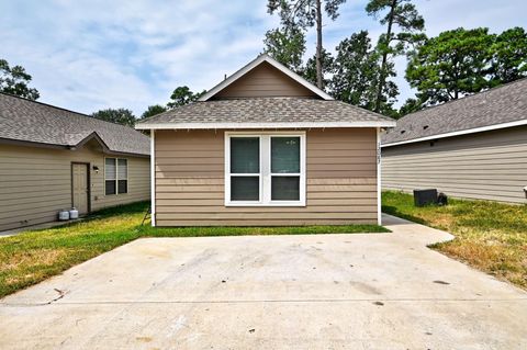 Photo of 11552 Persimmon Street, Willis, TX 77318 (MLS # 97313910)