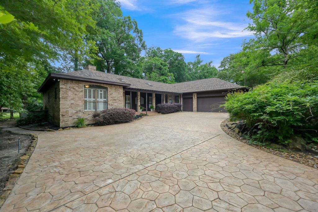 Photo of 341 Rolling Hills Drive, Conroe, TX 77304 (MLS # 79793130)