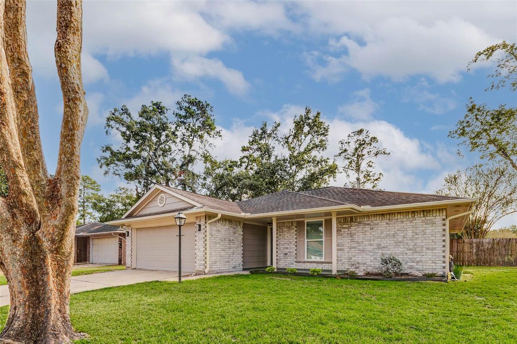 Photo of 2410 Clear Ridge Drive, Houston, TX 77339 (MLS # 39421938)