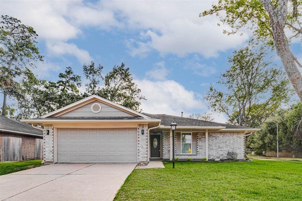 Photo of 2410 Clear Ridge Drive, Houston, TX 77339 (MLS # 39421938)