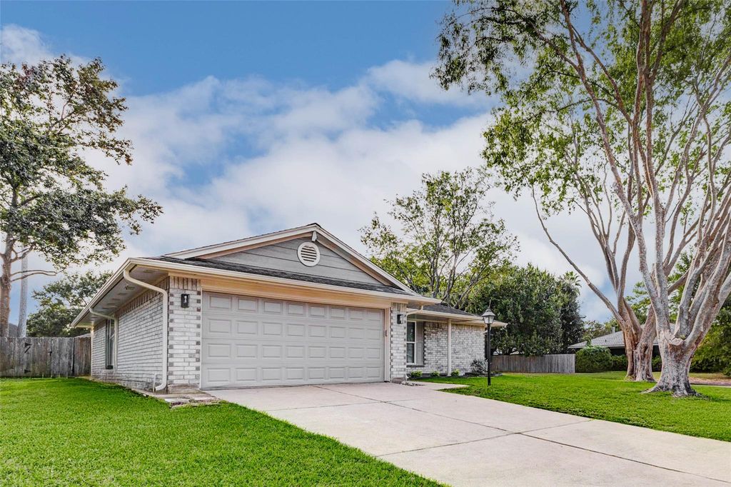 Photo of 2410 Clear Ridge Drive, Houston, TX 77339 (MLS # 39421938)