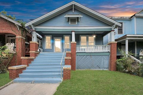 Photo of 2918 Avenue O 1/2, Galveston, TX 77550 (MLS # 71272222)