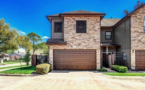 Townhouse For Sale - 2303 Bermuda Shores Drive<br/> Missouri City, TX 77459