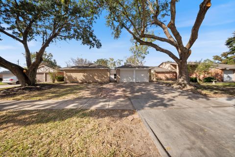 Photo of 1426 Twining Oaks Lane, Missouri City, TX 77489 (MLS # 57483381)