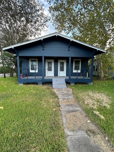 Photo of 530 W 1st Street, Freeport, TX 77541 (MLS # 49284765) Photo of 530 W 1st Street, Freeport, TX 77541 (MLS # 49284765)