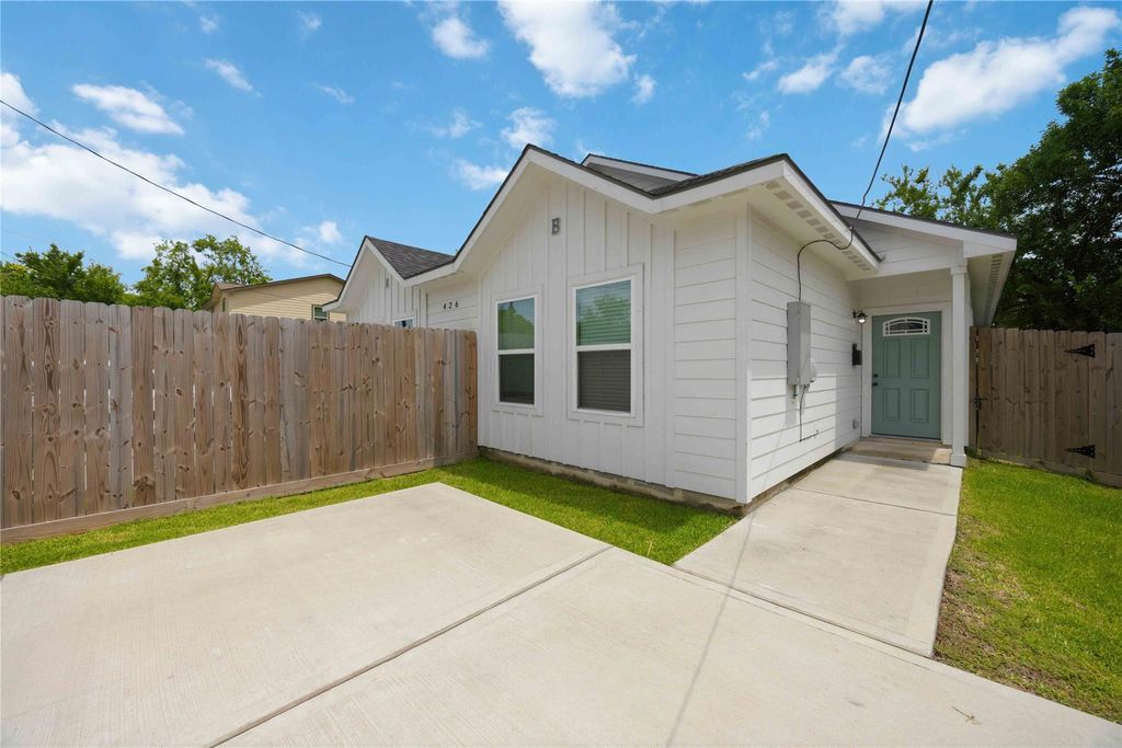 Photo of 426 New Mexico Street #B, Houston, TX 77029 (MLS # 9610252)