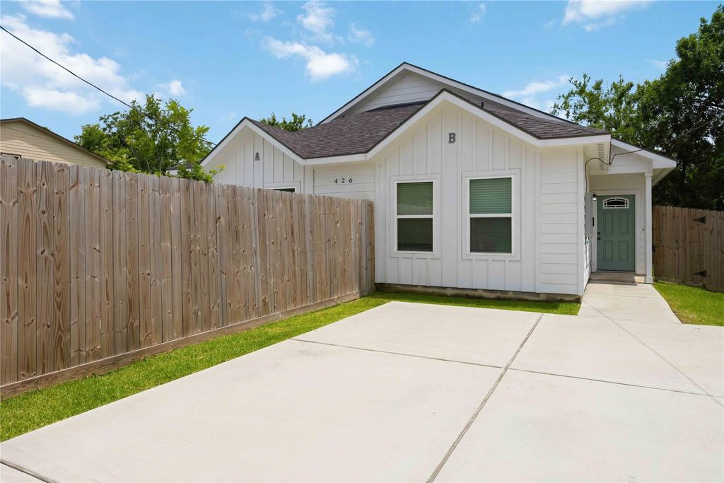 Photo of 426 New Mexico Street #B, Houston, TX 77029 (MLS # 9610252)