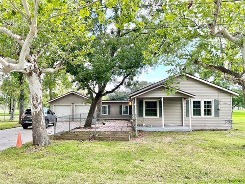 Photo of 14414 2nd Street, Santa Fe, TX 77517 (MLS # 33903717)