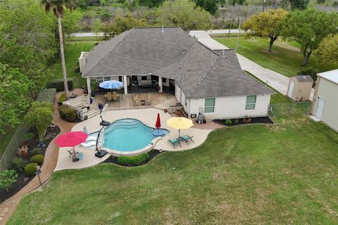 109 Avenue J Dickinson TX 77539