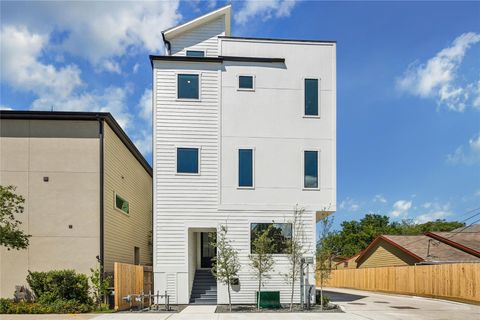 Photo of 1329 W 22nd Street, Houston, TX 77008 (MLS # 83645243)