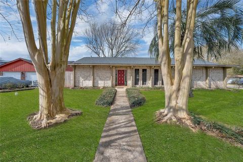 Photo of 4004 Briarglen Drive, Dickinson, TX 77539 (MLS # 85568972)