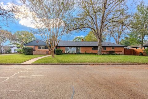 Photo of 1700 S Park Street, Brenham, TX 77833 (MLS # 83784363)