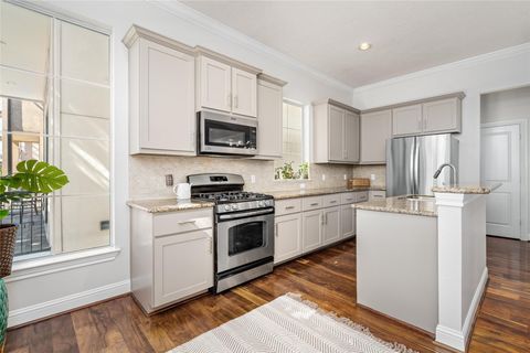 Tiny photo for 5610 Kiam Street #F, Houston, TX 77007 (MLS # 93532149)