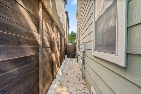Tiny photo for 5610 Kiam Street #F, Houston, TX 77007 (MLS # 93532149)