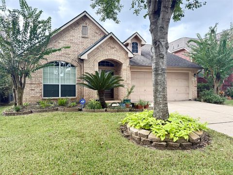 Photo of 554 Ivy Cross Lane, Sugar Land, TX 77479 (MLS # 94811154) Photo of 554 Ivy Cross Lane, Sugar Land, TX 77479 (MLS # 94811154)