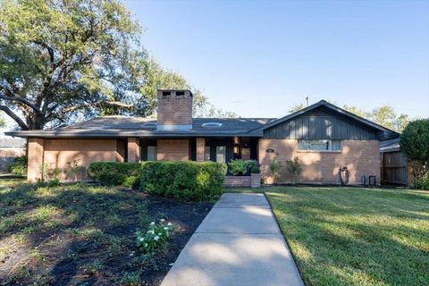 Photo of 9301 Lugary Drive, Houston, TX 77074 (MLS # 63136697)