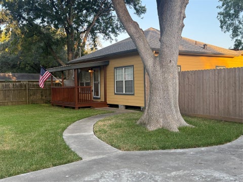 Photo of 1511 W Dumble Street, Alvin, TX 77511 (MLS # 7234863)