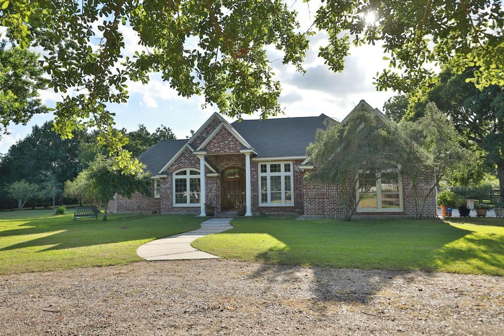 Photo of 535 Hunters Creek Way, Hockley, TX 77447 (MLS # 61383721)