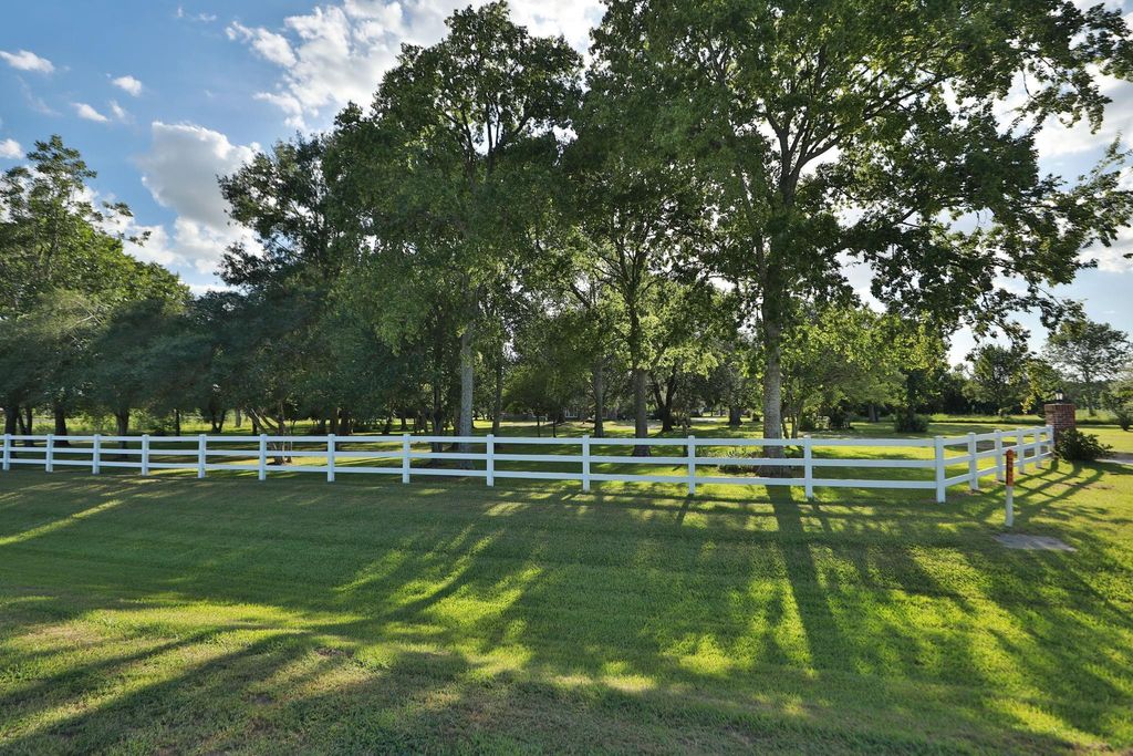 Photo of 535 Hunters Creek Way, Hockley, TX 77447 (MLS # 61383721)