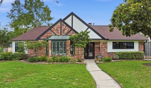 Photo of 5927 Valkeith Drive, Houston, TX 77096 (MLS # 72045075)