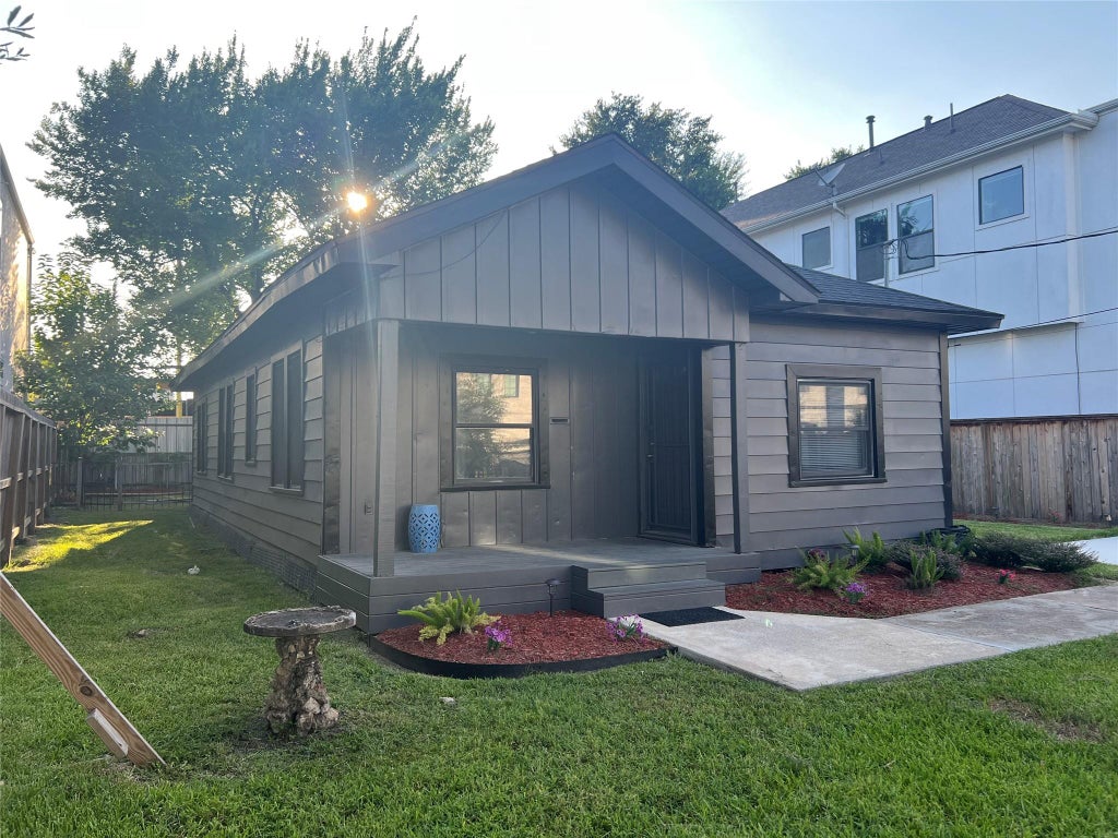 Photo of 1507 Laird Street, Houston, TX 77008 (MLS # 10233228)