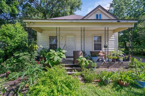 Photo of 320 Eichwurzel Lane, Houston, TX 77009 (MLS # 64775634)