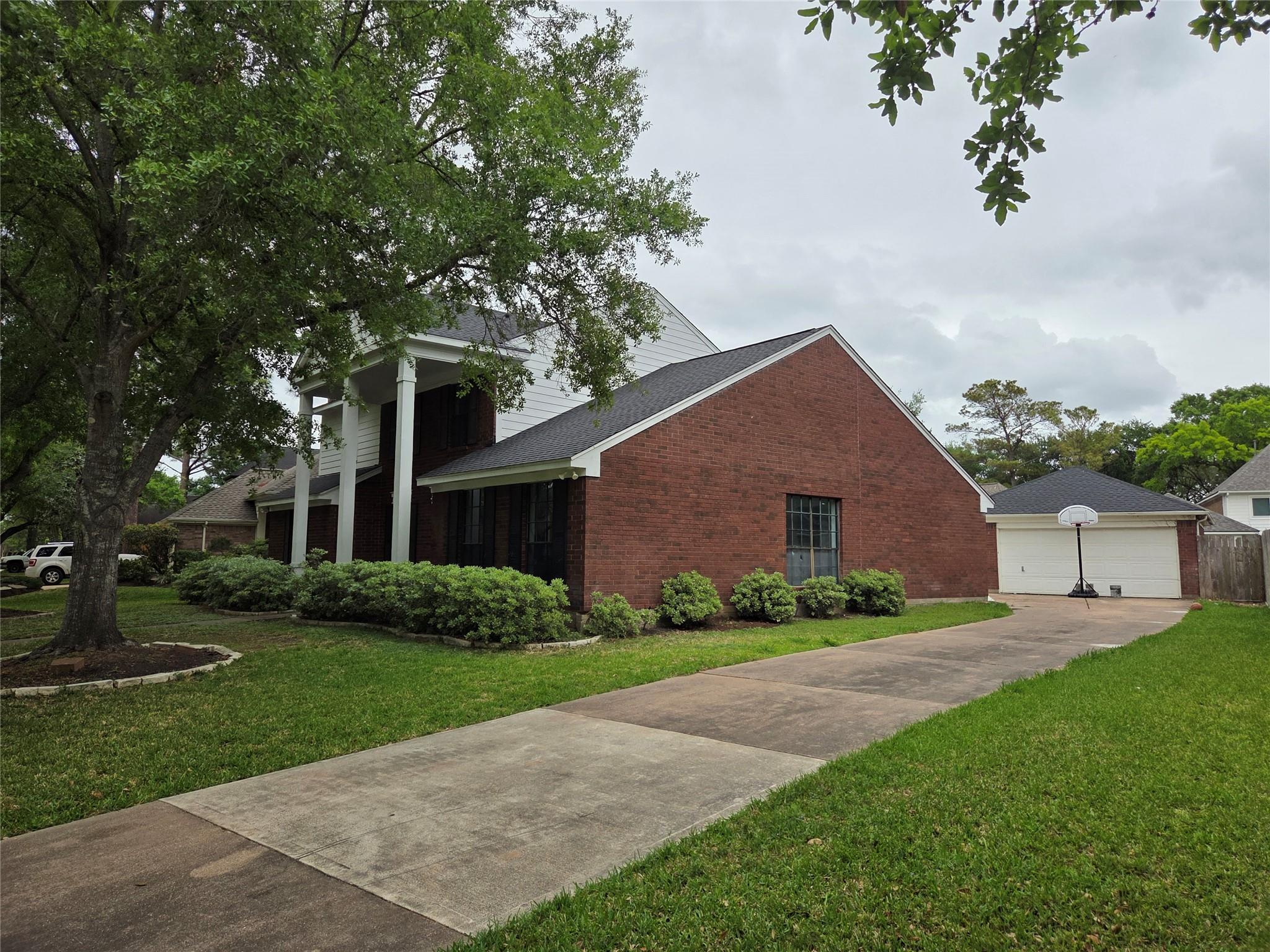 2827 Lake Colony Drive