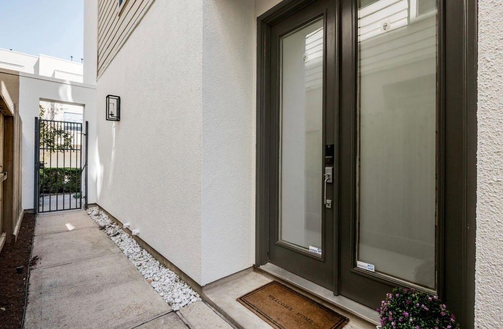 Photo of 4317 Blossom Street #B, Houston, TX 77007 (MLS # 83832580)