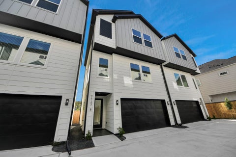 Photo of 7723 Hammerly Boulevard #B, Houston, TX 77055 (MLS # 39198289)