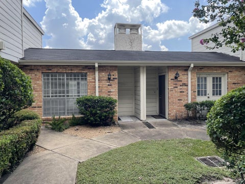 Photo of 6201 Beverlyhill Street #8, Houston, TX 77057 (MLS # 65257195)