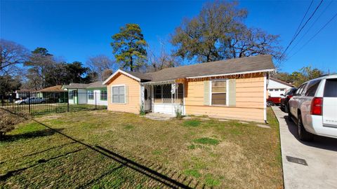 Photo of 8429 Flintridge Dr, South Houston, TX 77028 (MLS # 77387762)