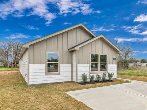 Photo of 1010 4th Street, Hempstead, TX 77445 (MLS # 65502511)