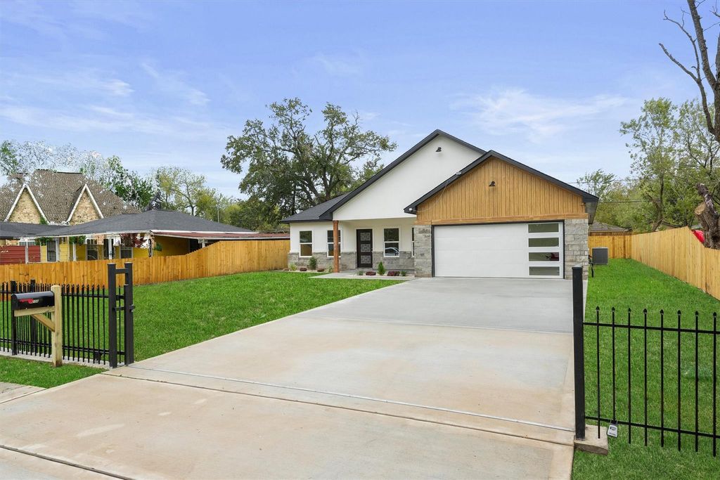Photo of 1208 Richard Avenue, Pasadena, TX 77506 (MLS # 91929696)