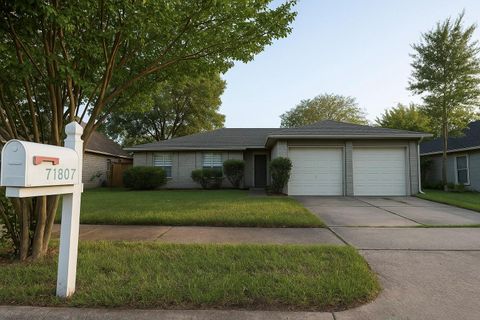 Photo of 17807 Autumn Trails Lane, Houston, TX 77084 (MLS # 34366250)