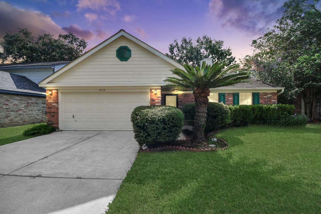 Photo of 3310 Autumn Bridge Lane, Houston, TX 77084 (MLS # 39299026)