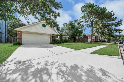 Homes For Sale - 3310 Autumn Bridge Lane<br/> Houston, TX 77084