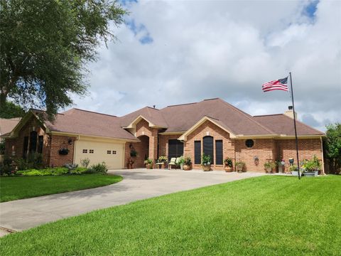 Homes For Sale - 104 Portulaca Street<br/> Lake Jackson, TX 77566