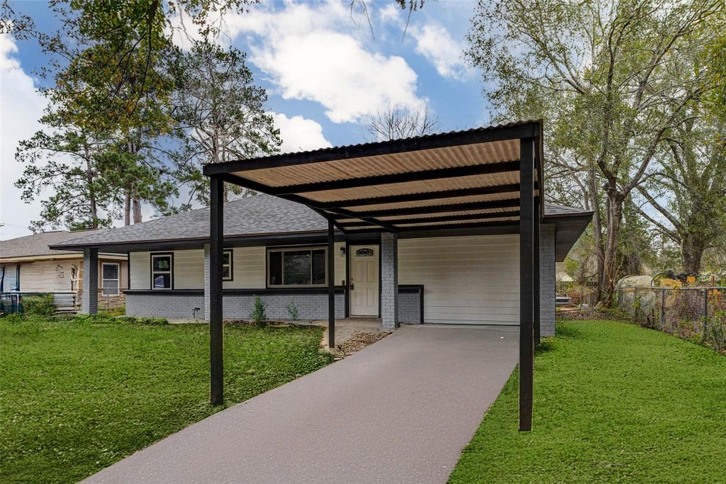 Photo of 511 Wagers St St, Conroe, TX 77301 (MLS # 8427671)