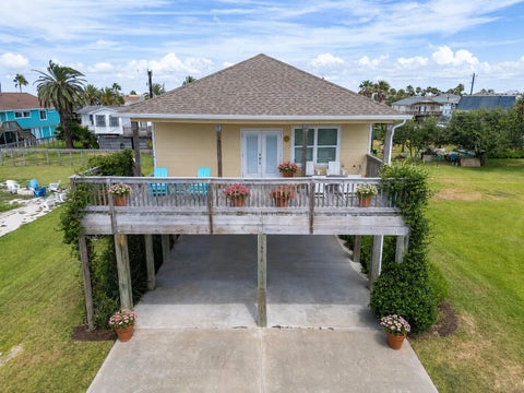 Photo of 16610 Jolly Roger Road, Jamaica Beach, TX 77554 (MLS # 40025245)