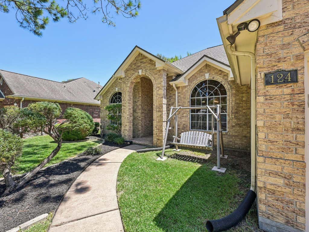 Photo of 124 Crimson Bay Drive, League City, TX 77573 (MLS # 81643862)