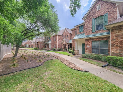 Townhouse For Sale - 17918 Skyline Arbor Terrace Terrace<br/> Houston, TX 77094