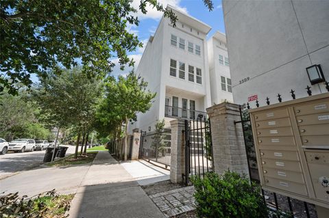 Photo of 2505 Dorrington St #E, Houston, TX 77030 (MLS # 96703237)
