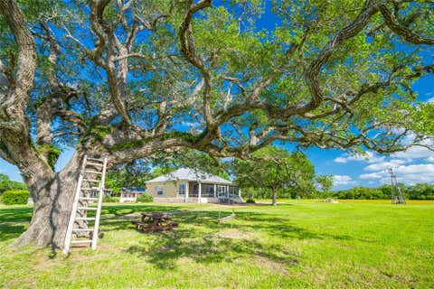 Photo of 4727 County Road 19, Hallettsville, TX 77442 (MLS # 21421486)