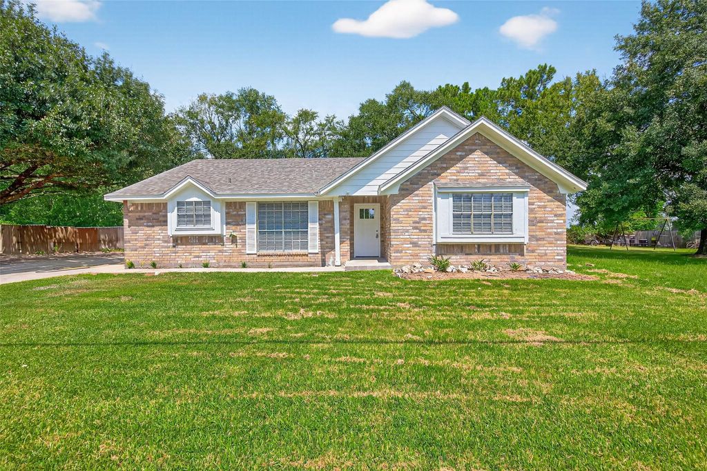 Photo of 524 Pinewood Drive, Conroe, TX 77385 (MLS # 69383179)