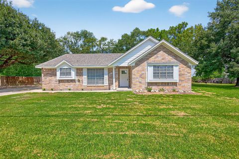 Photo of 524 Pinewood Drive, Conroe, TX 77385 (MLS # 69383179)