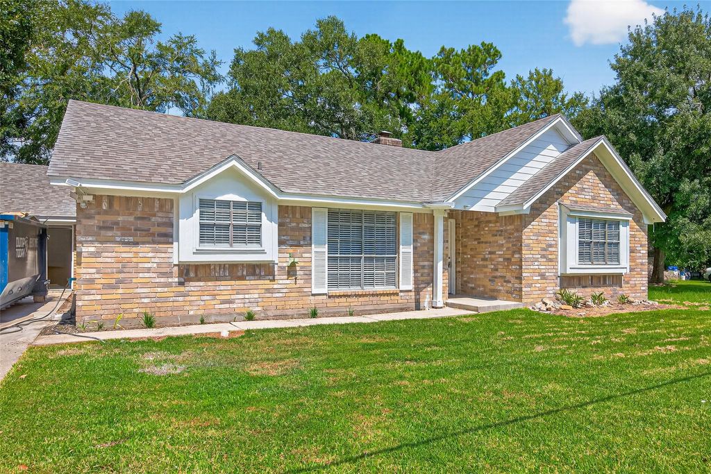 Photo of 524 Pinewood Drive, Conroe, TX 77385 (MLS # 69383179)