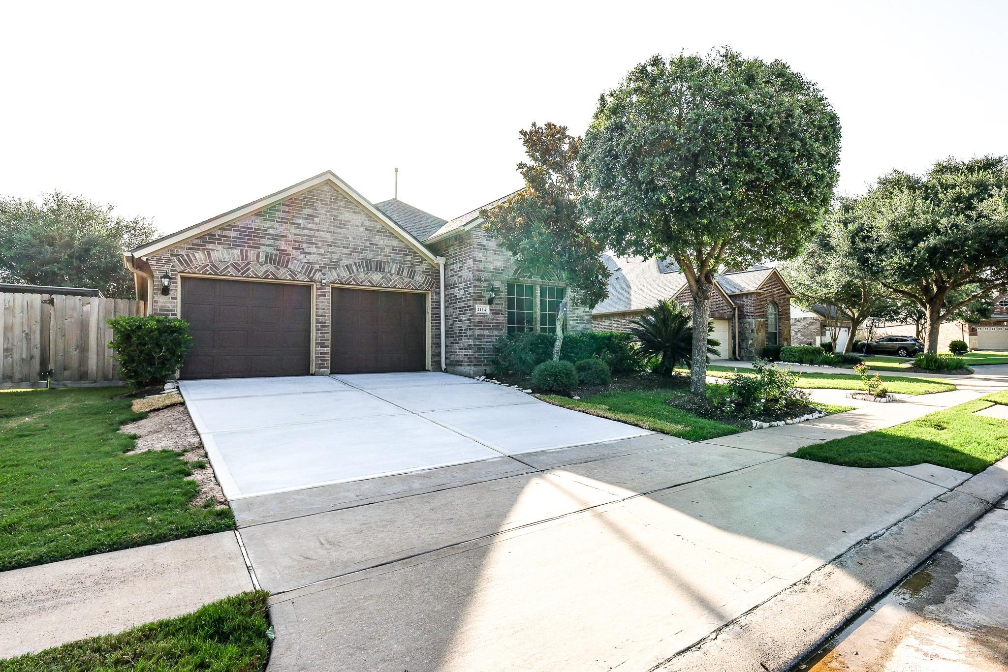 2114 Ascot Ln