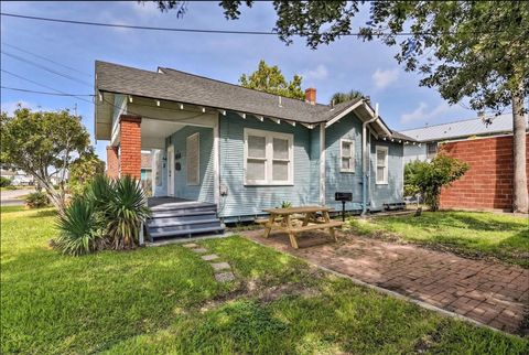Photo of 3928 Avenue S S, Galveston, TX 77550 (MLS # 60074177)