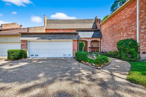Photo of 15068 Kimberley Court, Houston, TX 77079 (MLS # 87717218)